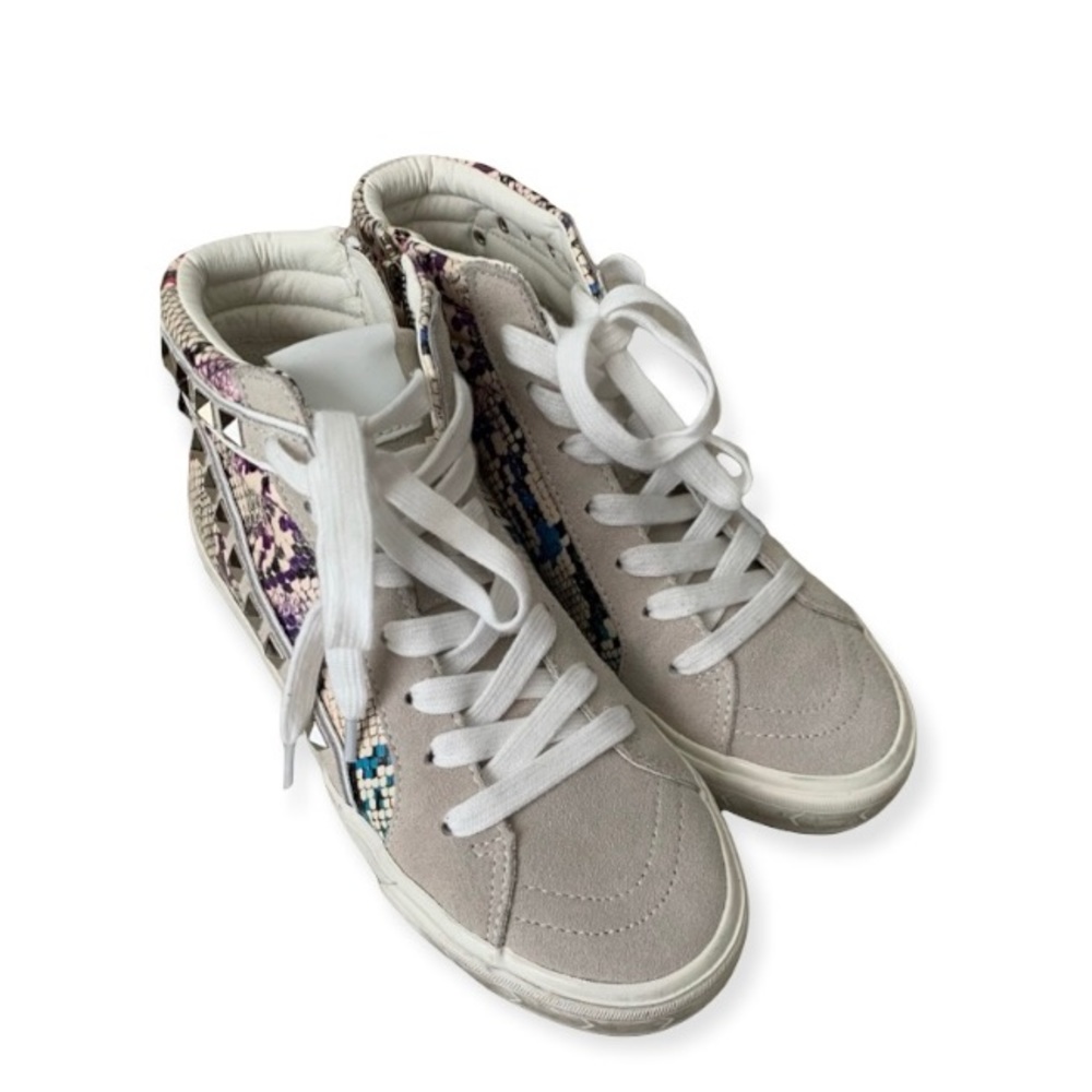 💜NWOB Steve Madden Tracey Rainbow Snake Studded Sneakers 7.5💜